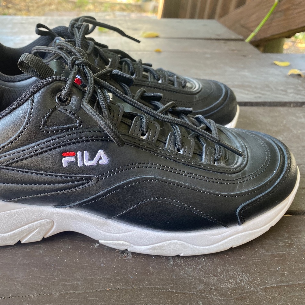 FILA women’s Disarray sneaker, black, size 9.5M 👟
